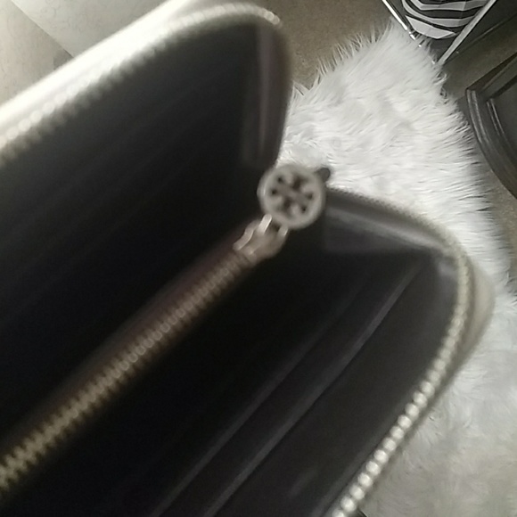 Tory Burch wallet - Picture 3 of 6